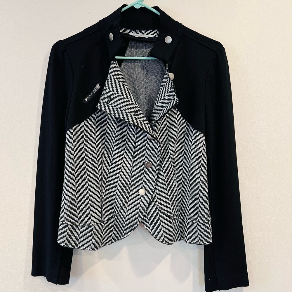 🔥People like Frank Black and White Chevron Women's Jacket🔥